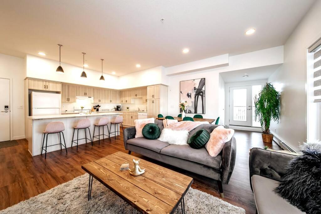 Exotic,lush,rainforest,cr,suite,king,u/g,wifi Apartment Edmonton