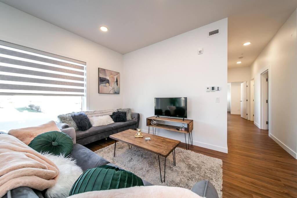 Apartment Exotic,lush,rainforest,cr,suite,king,u/g,wifi Edmonton